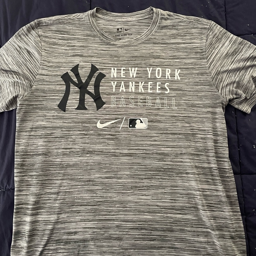 Yankees on field tee